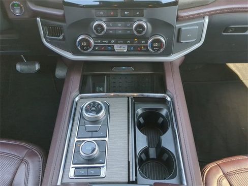 Used 2024 Ford Expedition Max Limited image 23