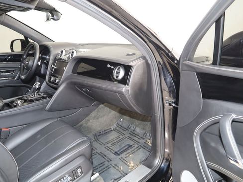 Used 2018 Bentley Bentayga image 58