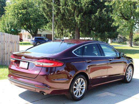 Used 2017 Ford Fusion SE w/ Fusion SE Technology Package FWD image 10