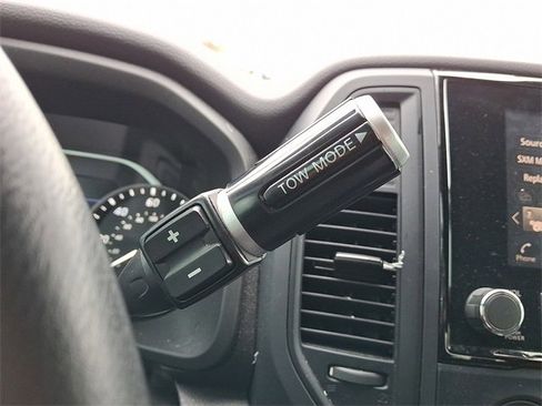 Used 2022 Nissan Titan S image 14