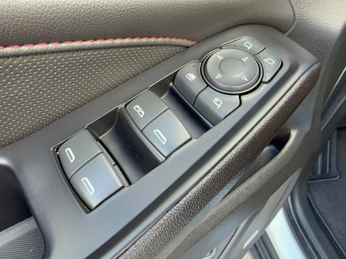 Used 2023 Chevrolet Traverse RS FWD image 15