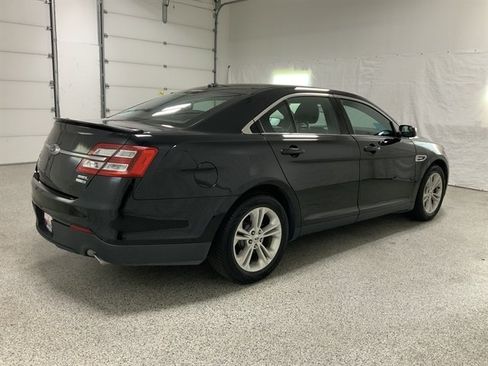 Used 2018 Ford Taurus SEL w/ Equipment Group 201A AWD/4WD image 4