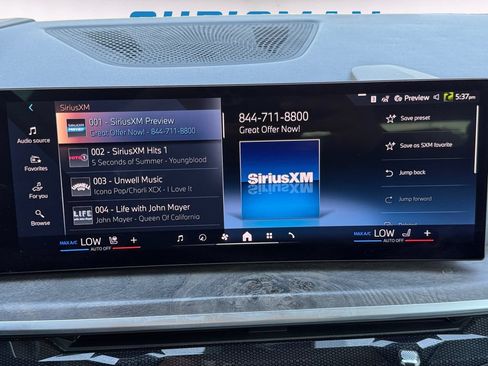 Used 2024 BMW X7 xDrive40i w/ Parking Assistance Package AWD/4WD image 14