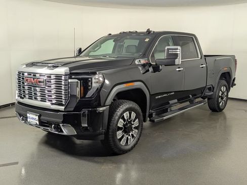 Used 2025 GMC Sierra 2500 Denali w/ Technology Package AWD/4WD image 4