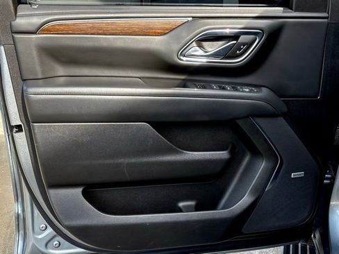 Used 2023 Chevrolet Suburban High Country image 13