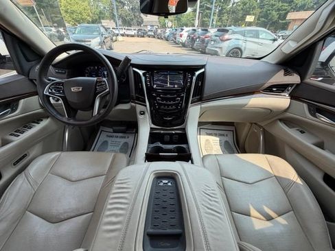 Used 2017 Cadillac Escalade ESV Luxury AWD/4WD image 13