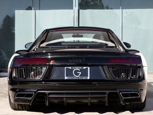 Used 2017 Audi R8 V10 w/ Carbon Exterior Package image 10