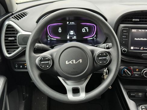 Used 2025 Kia Soul LX w/ LX Technology Package FWD image 28