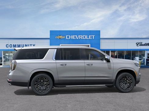 New 2026 Chevrolet Suburban Premier image 11