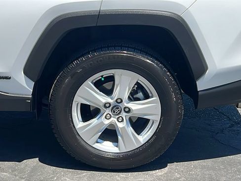 Used 2021 Toyota RAV4 XLE w/ Convenience Package AWD/4WD image 4
