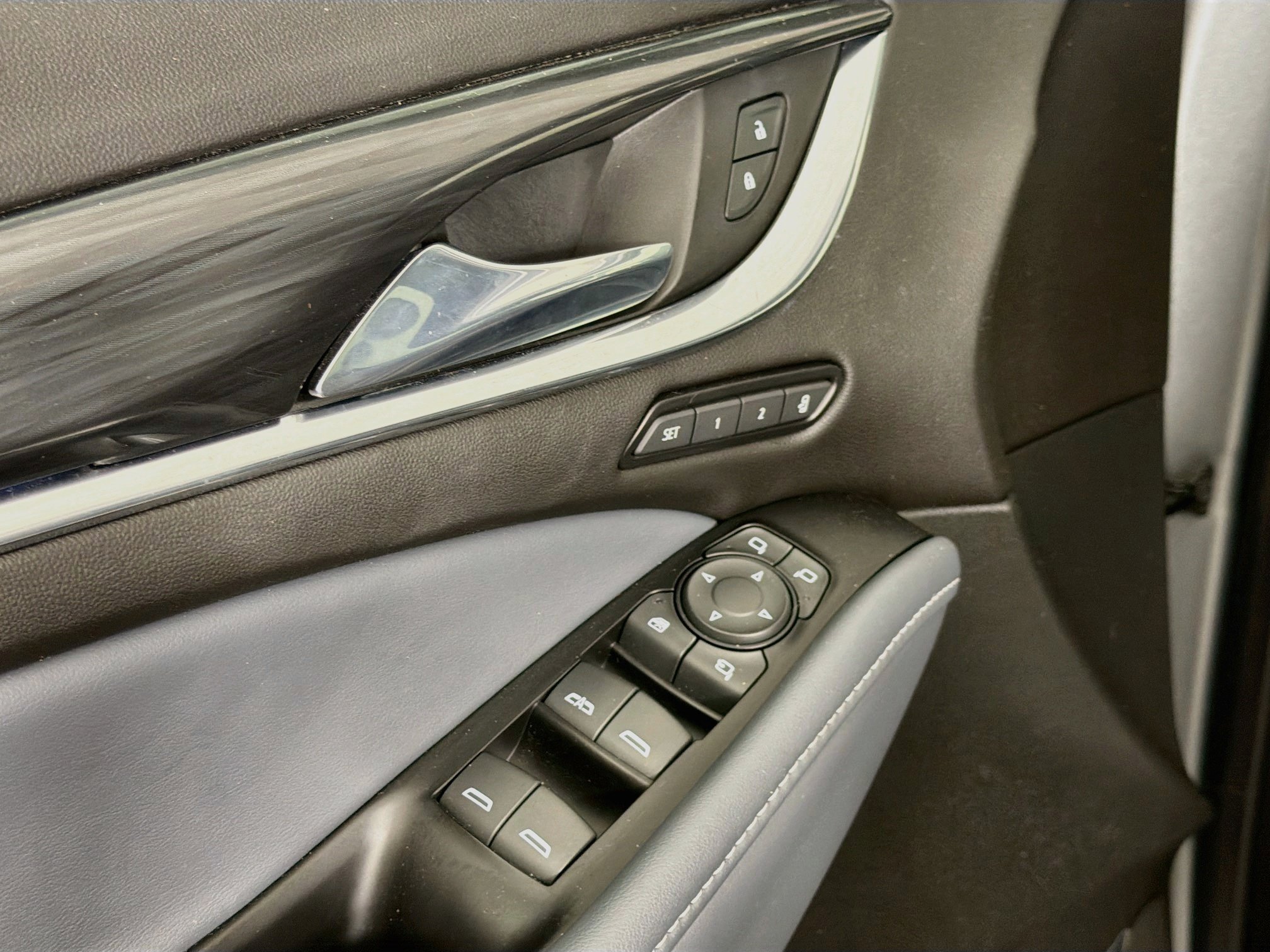 Used 2023 Buick Enclave Premium AWD/4WD image 15