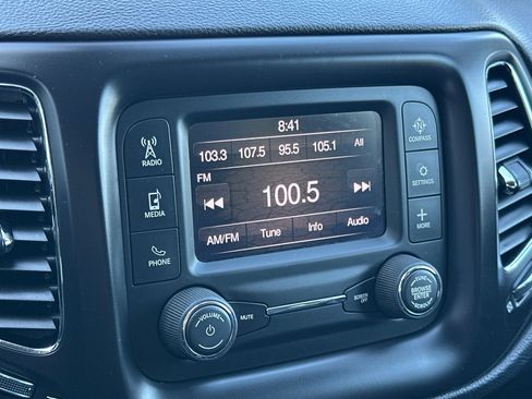 Used 2018 Jeep Compass Latitude w/ Trailer Tow Group image 18