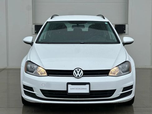 Used 2017 Volkswagen Golf S image 8