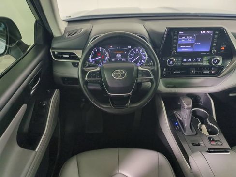 Used 2021 Toyota Highlander XLE FWD image 20