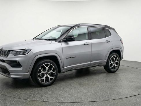 Used 2025 Jeep Compass Limited AWD/4WD image 3