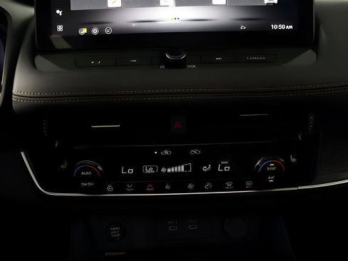 Used 2025 Nissan Rogue Platinum w/ Platinum Premium Package FWD image 13