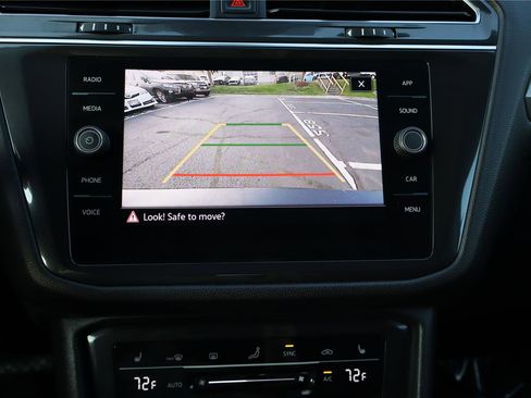 Certified 2023 Volkswagen Tiguan SE FWD image 20