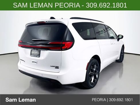 New 2026 Chrysler Pacifica Limited w/ S Appearance Package image 6
