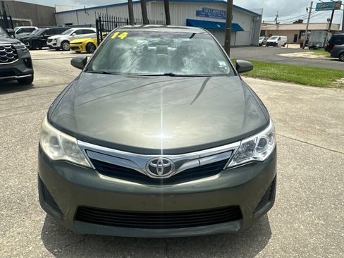 Used 2014 Toyota Camry LE FWD image 2