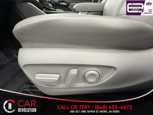 Used 2021 Toyota Highlander XLE image 18