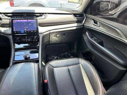 Used 2024 Jeep Grand Cherokee L Limited w/ Black Appearance Package RWD image 11