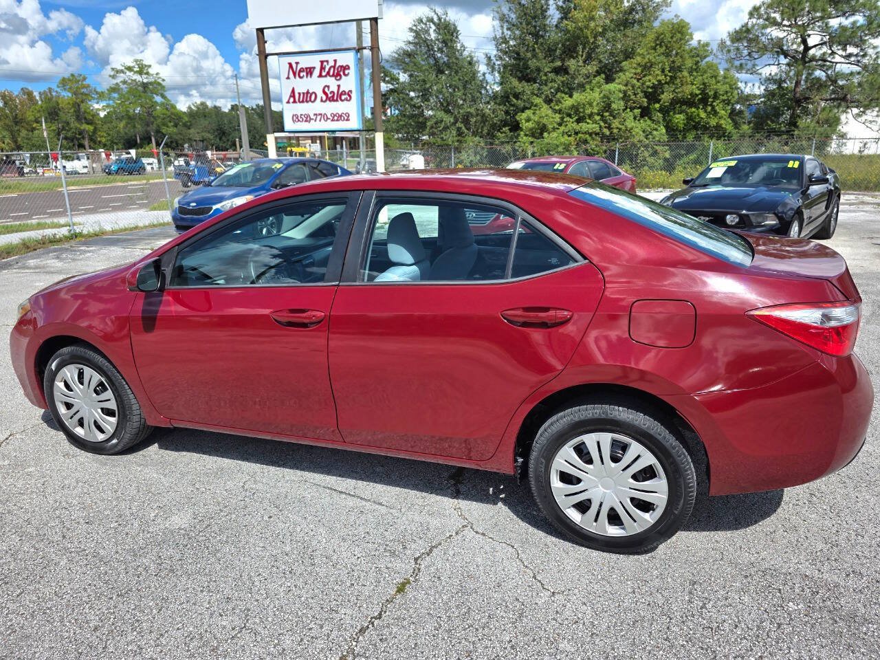 Used 2014 Toyota Corolla LE FWD image 2