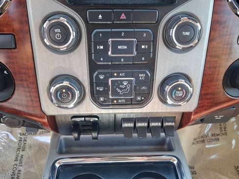 Used 2014 Ford F250 King Ranch w/ FX4 Off-Road Package AWD/4WD image 17