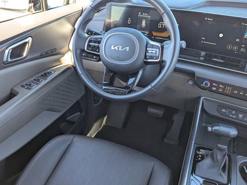 Used 2026 Kia Carnival EX image 17