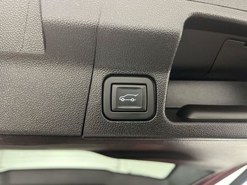 Certified 2023 GMC Acadia SLE w/ Driver Convenience Package AWD/4WD image 5