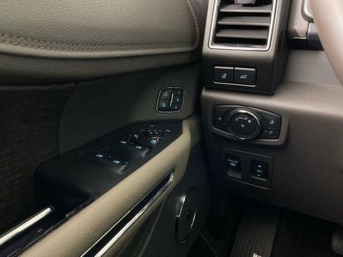 Certified 2018 Ford Expedition Limited w/ Equipment Group 301A image 19