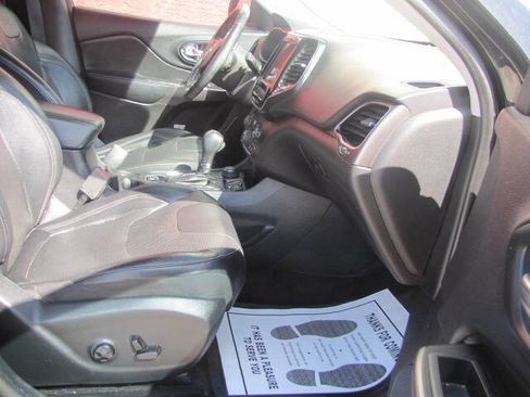 Used 2019 Jeep Cherokee Limited image 12