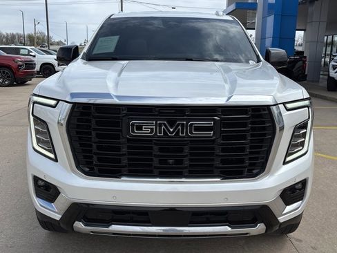 Used 2025 GMC Yukon Denali w/ Denali Reserve Package image 12