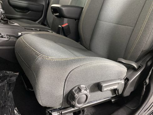 Used 2025 Jeep Wrangler Willys image 16