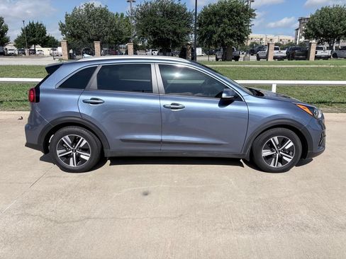 Used 2020 Kia Niro EX Premium FWD image 3