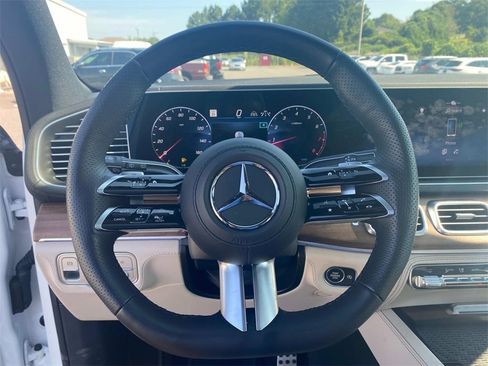 Used 2025 Mercedes-Benz GLS 580 4MATIC image 17