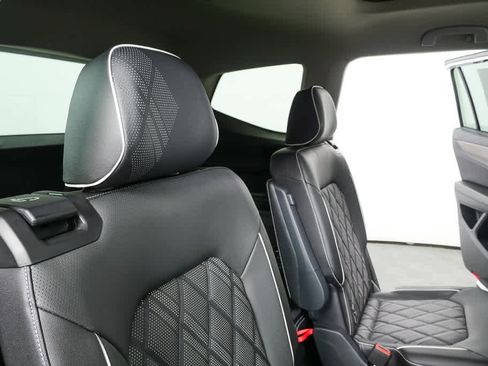 Certified 2025 Volkswagen Atlas SEL Premium R-Line image 23