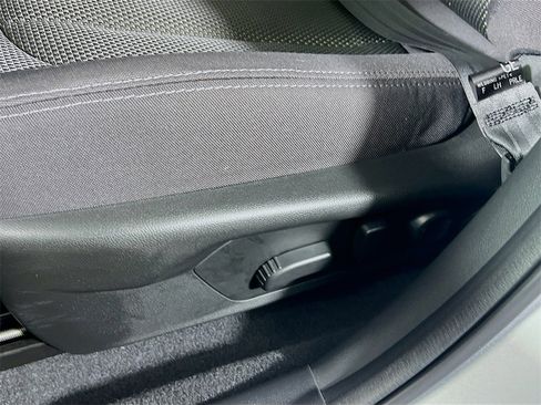 Used 2024 Subaru Crosstrek 2.0i Premium image 18