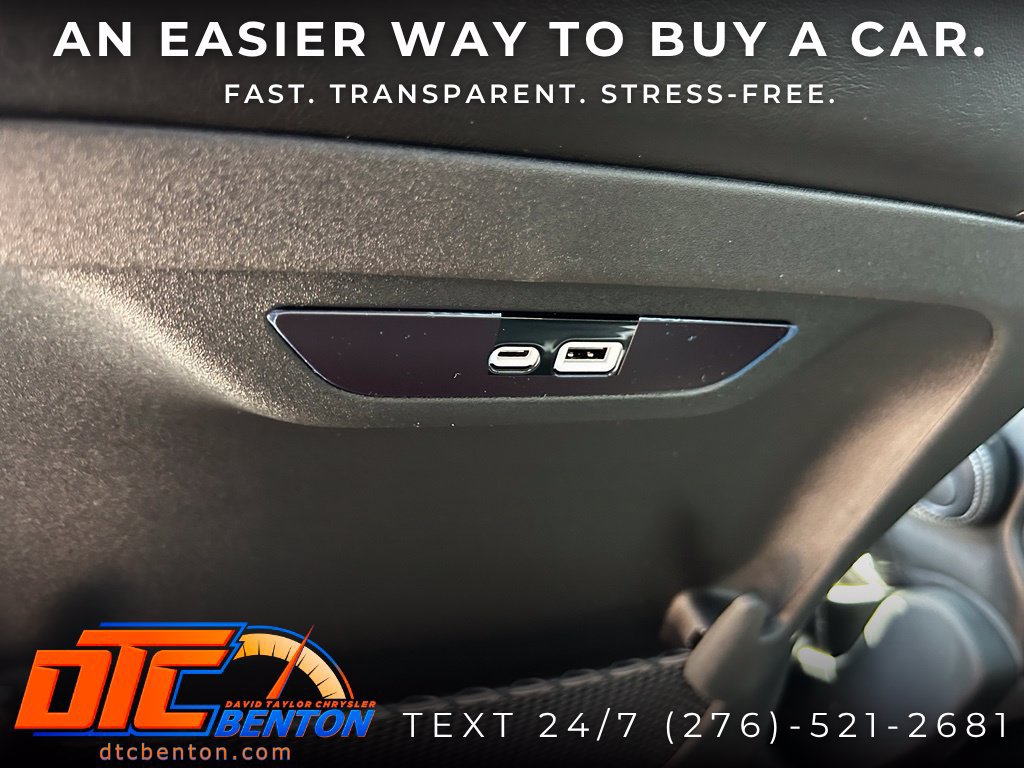 Used 2025 Chrysler Pacifica Limited AWD/4WD image 27
