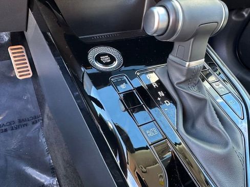 Used 2024 Kia Niro EX Touring image 27