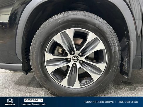 Used 2020 Toyota Highlander XLE AWD/4WD image 13