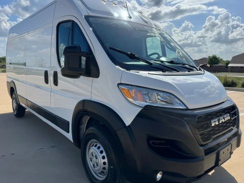 Used 2025 RAM ProMaster 2500 w/ Convenience Group image 12