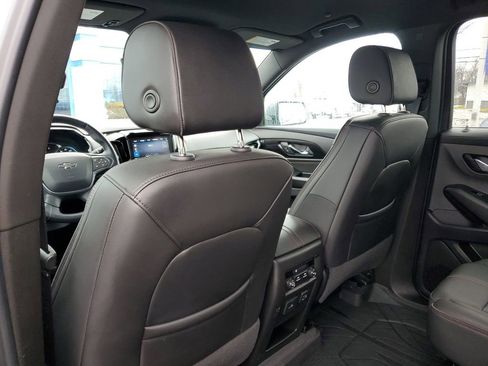 Used 2023 Chevrolet Traverse RS image 28
