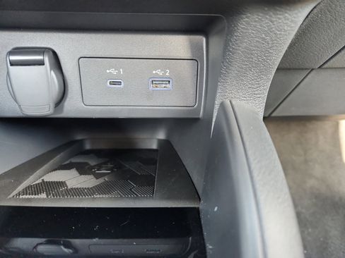 New 2025 Nissan Versa SR w/ Trunk Package image 19