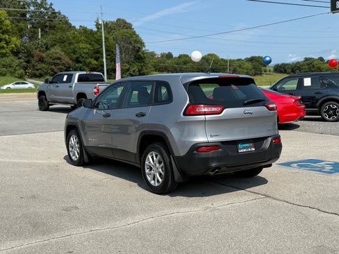 Used 2014 Jeep Cherokee Sport FWD image 9