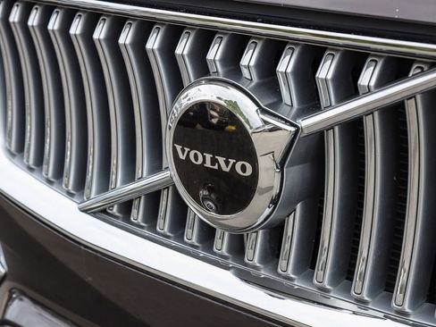 Used 2024 Volvo XC90 B6 Plus image 3