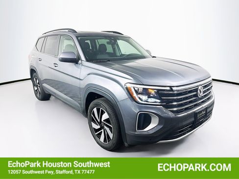 Used 2025 Volkswagen Atlas SE image 1