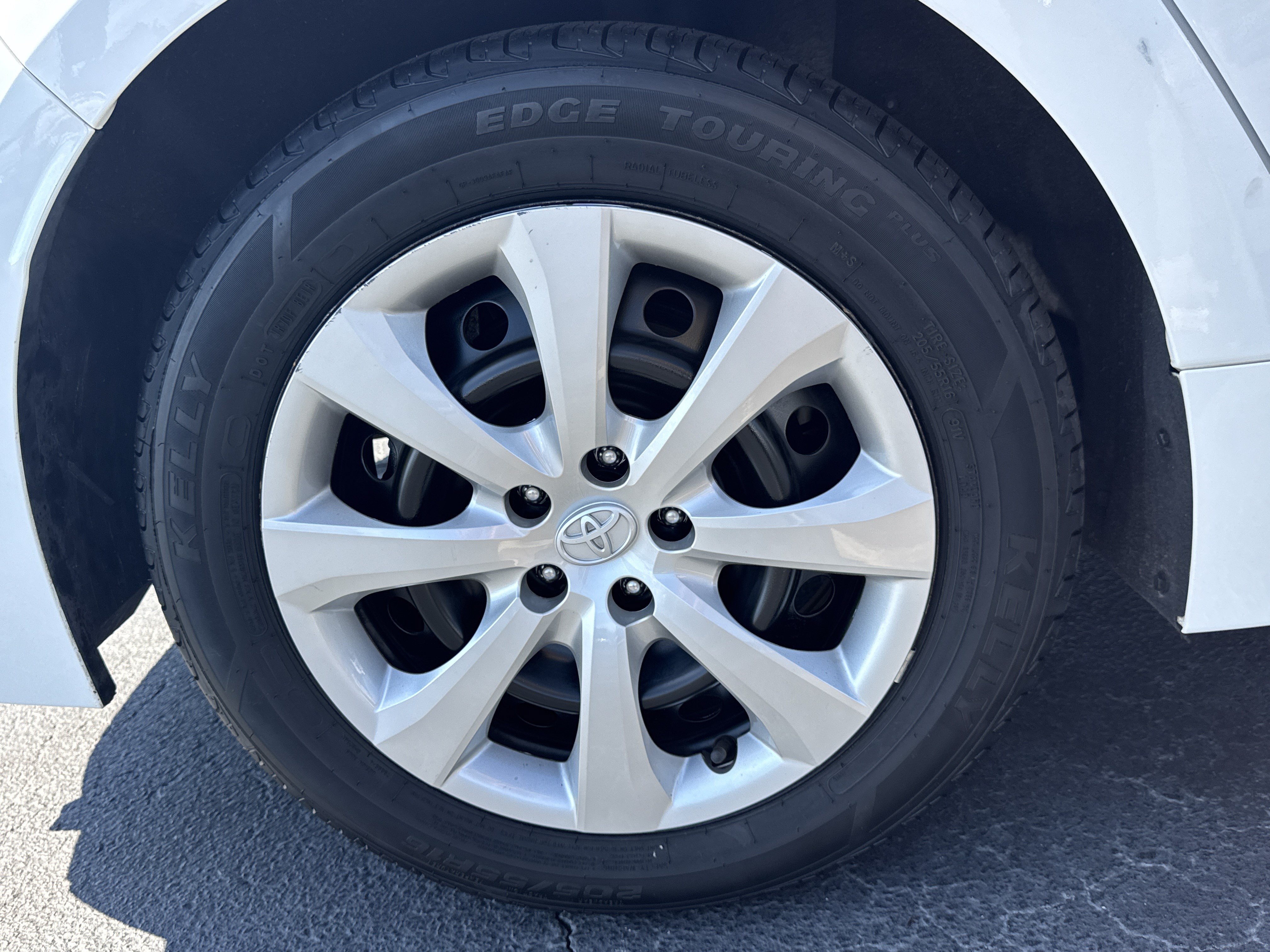 Used 2024 Toyota Corolla LE FWD image 18