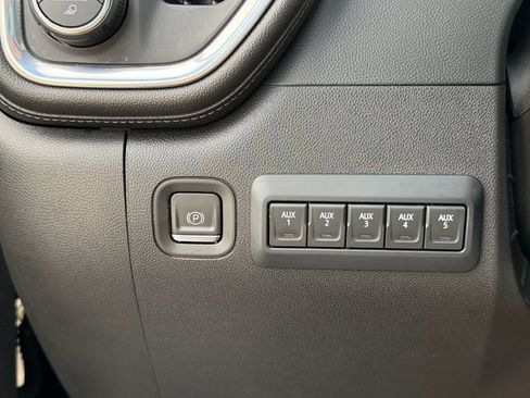 Used 2022 Chevrolet Silverado 2500 LTZ w/ LTZ Convenience Package RWD image 24