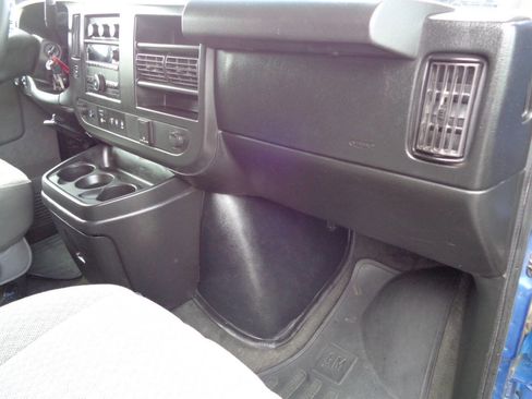 Used 2018 GMC Savana 3500 LT w/ LT Preferred Equipment Group image 27