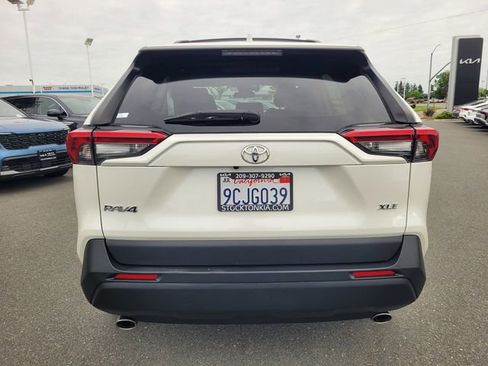 Used 2022 Toyota RAV4 XLE Premium FWD image 5